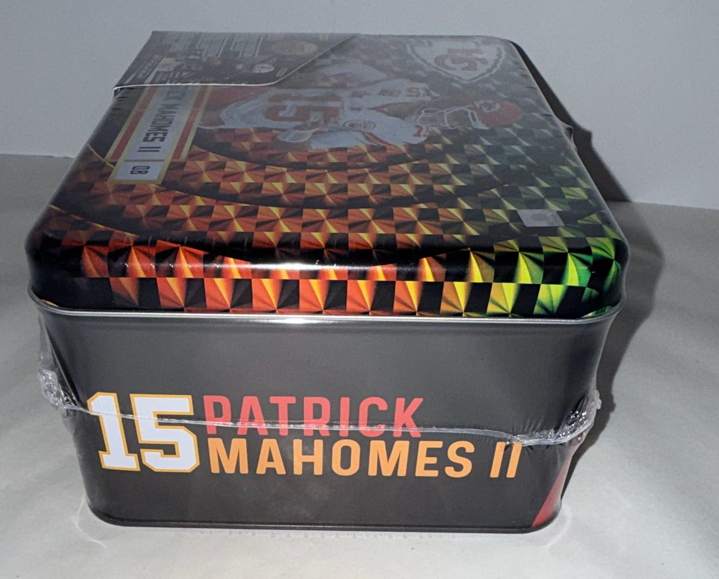 2025 Patrick Mahomes II NFL Football Trading Card Lunchbox - 6 Packs PLUS 1 Guaranteed Parallel